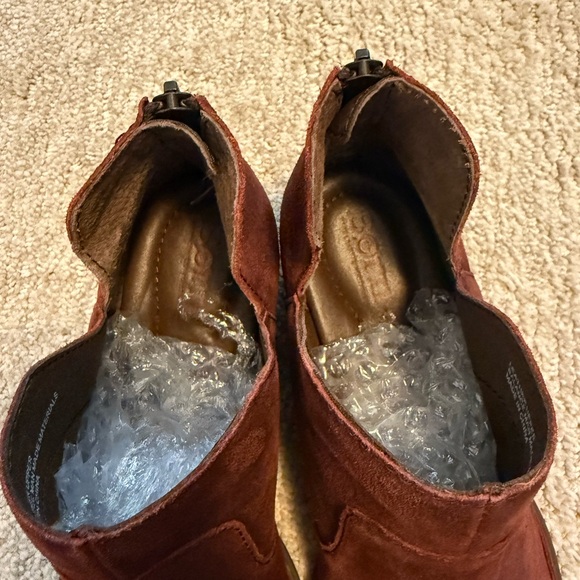 Born Kerri Distressed WesternBurgundy Suede Ankle Booties Size 7.5 M Pre-Owned - Picture 16 of 16
